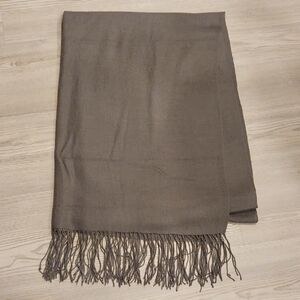 NWOT Nordstrom Elegant Gray Fringe Wool And Cashmere Scarf